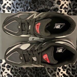 New Balance 9060
Sz: 6.5 Y New Balance Black and Gray Athletic Sneakers